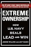 Extreme Ownership: How U.S. Navy SEALs Lead and Win (New Edition) (Extreme Ownership Series, 1)