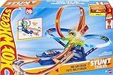 Hot Wheels Toy Car Track Set, Stunt Track Mid-Air Crash with 1:64 Scale Die-Cast Toy Car, Motorized Booster for Non-Stop Stunting & Racing