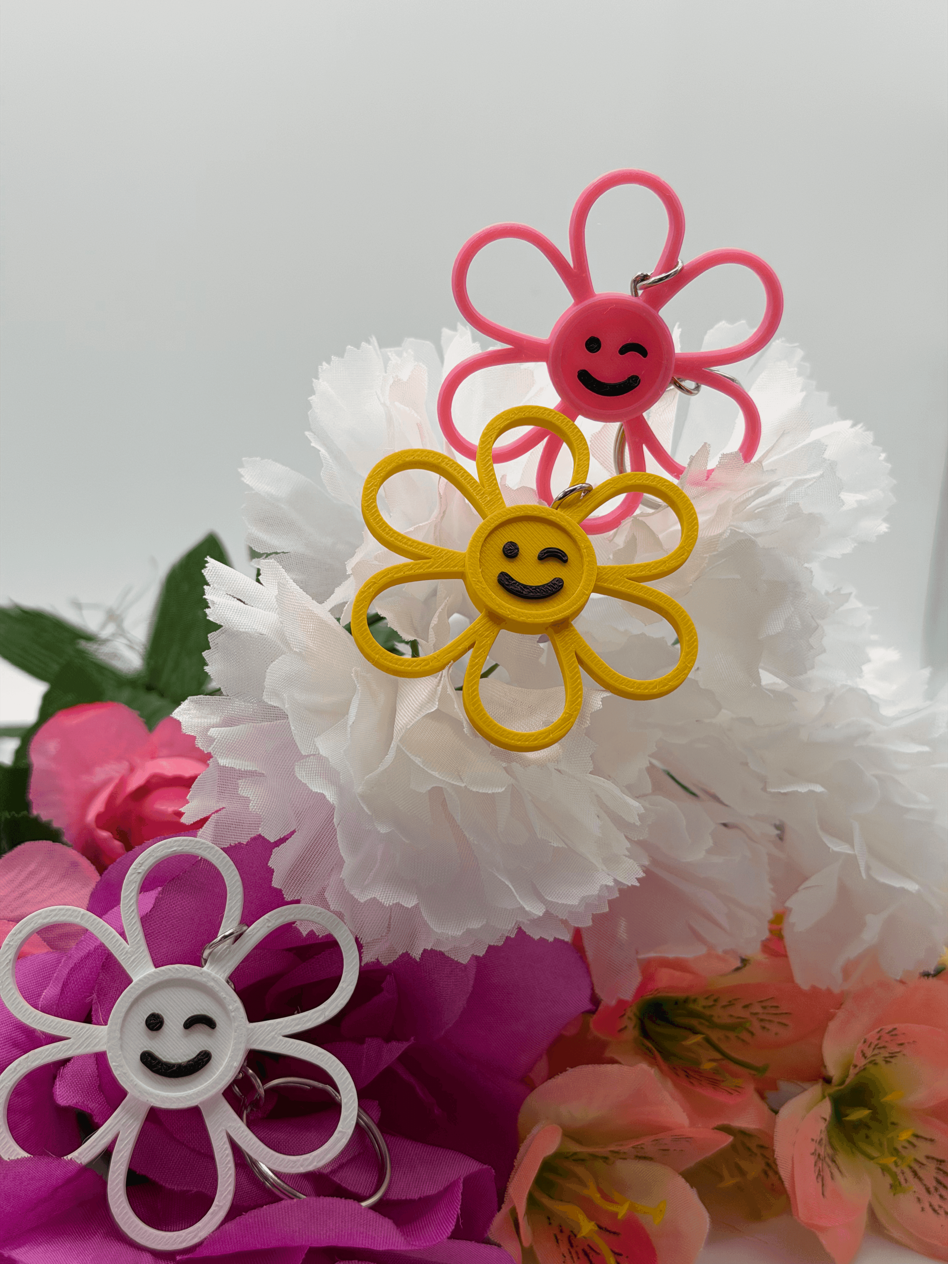 3D Printed Smiley Daisy Keychain